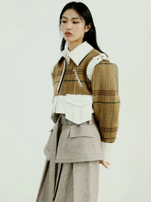 Contrast Shearling Jacket With Color Splicing Stand-Up Collar Roll-Neck Collar Turtle Neck Contrast Shearling Jacket With Color Splicing Stand-Up Collar Roll-Neck Collar Turtle Neck